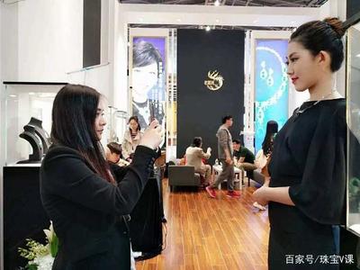 互聯(lián)網(wǎng)+大數(shù)據(jù)時(shí)代下，珠寶企業(yè)的網(wǎng)紅營銷與粉絲經(jīng)濟(jì)新路徑